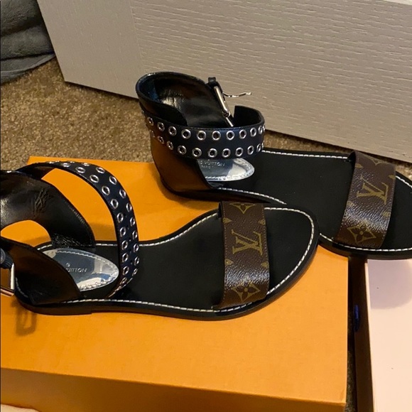 Louis Vuitton Sandals - Picture 4 of 4